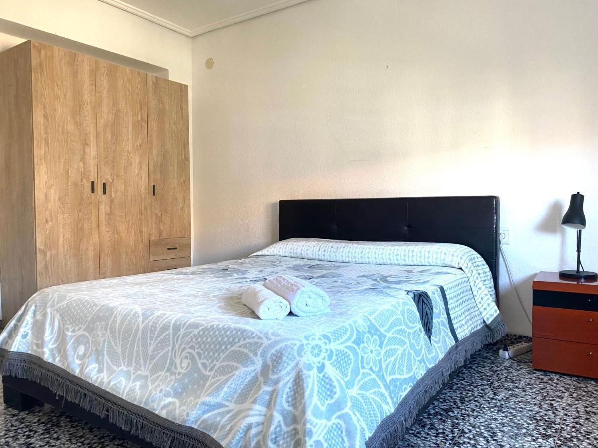 Private Room In Shared Apartment Valencia Workstay Exterior foto